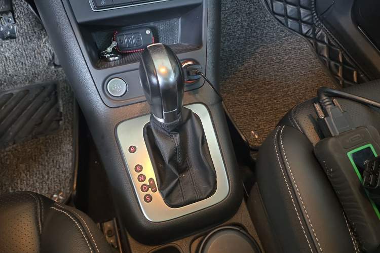 Used Volkswagen Tiguan 2016 300TSI Automatic Two-Wheel Drive Luxury Edition Gear Lever