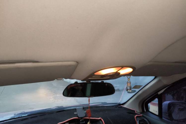 Used FAW Yingzhi 737 2015 1.5L Manual Deluxe Navigation Version Headliner