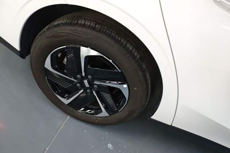 Used Geely Galaxy L6 2025 EM-i 140km Starship Edition
