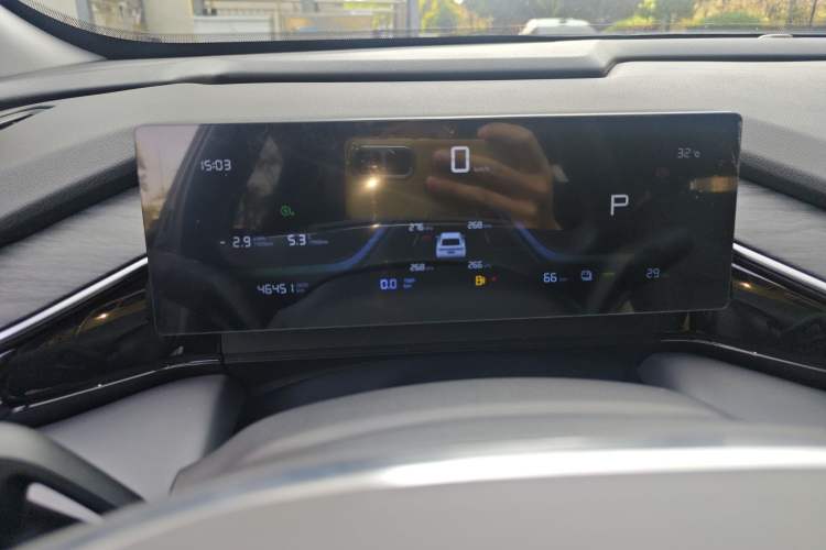 Used Geely Galaxy L6 2025 EM-i 140km Long-Range Version