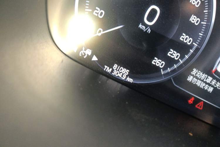 Used Volvo V90 2020 Cross Country T5 AWD Smart Range Edition Odometer Close Up