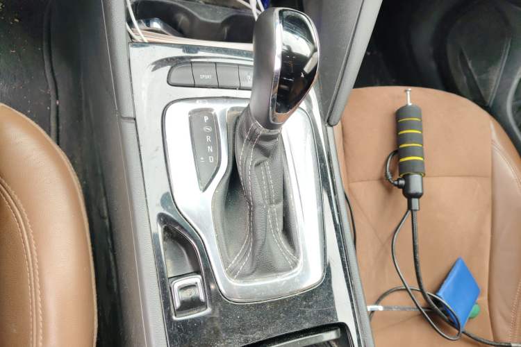 Used Buick Regal 2019 20T Elite Version China VI Standard Gear Lever