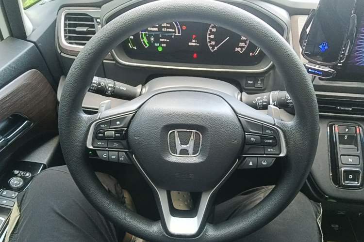 Used Honda Odyssey 2024 2.0L eHEV Sharp & Smart Edition