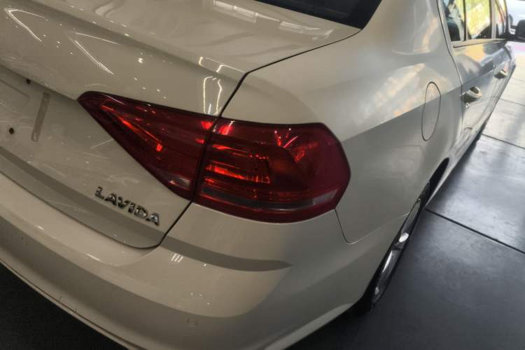 Used Volkswagen Lavida 2015 1.6L Automatic Fashion Edition
