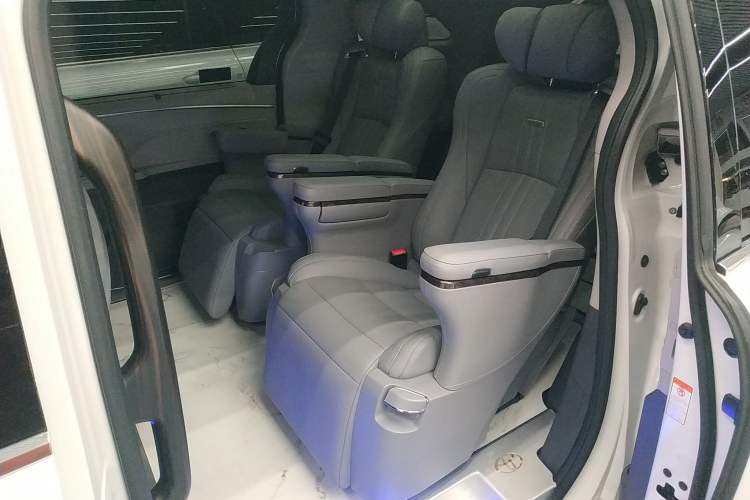 Used Toyota Granvia 2022 2.5L Hybrid Premium Edition Left Rear Seat