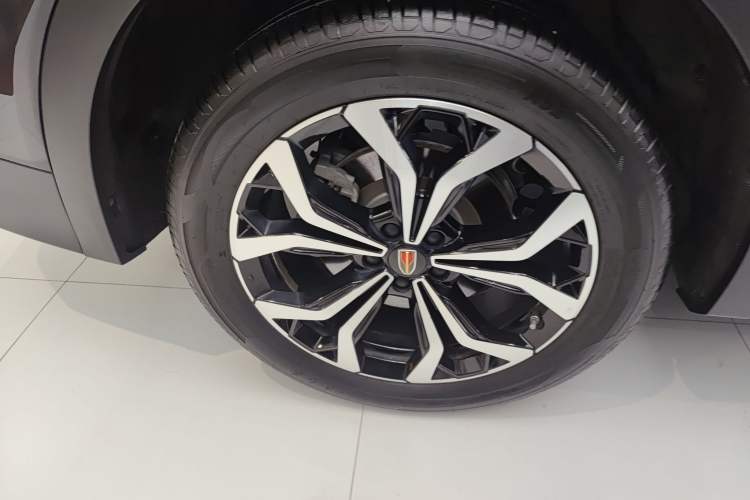 Used Hongqi HS7 2023 2.0T Automatic All-Wheel Drive Flagship Edition Six Seats Right Rear Wheel Hub