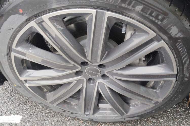 Used Hima Luxeed R7 2024 All-Electric 667 km Max Exterior 4