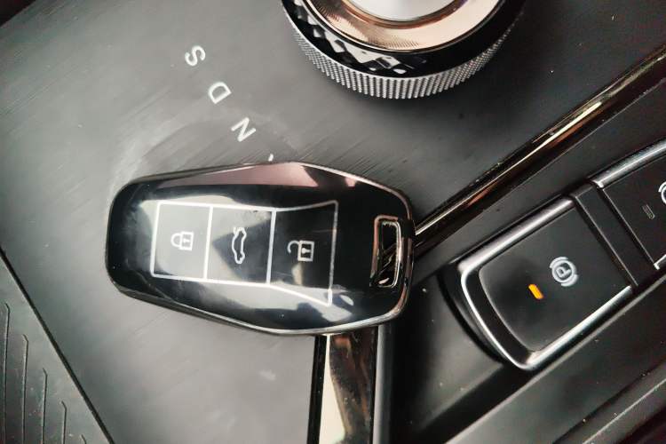 Used SOL X8 PLUS 2023 1.5 TGDI DCT ZhiShang Edition 7-Seater