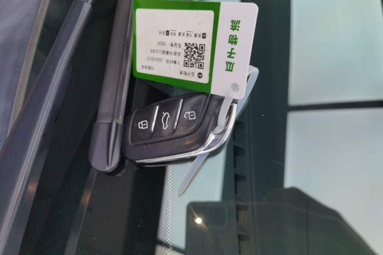 Used Roewe Clever 2021 302 km New Four-Seater Super-Efficient Version