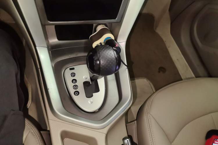 Used Venucia T70 2015 2.0L CVT Smart Choice Edition Gear Lever