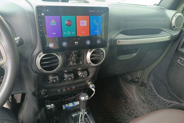 Used Jeep Wrangler 2015 2.8TD Sahara Four-Door Comfort Edition Audio And AC Panel