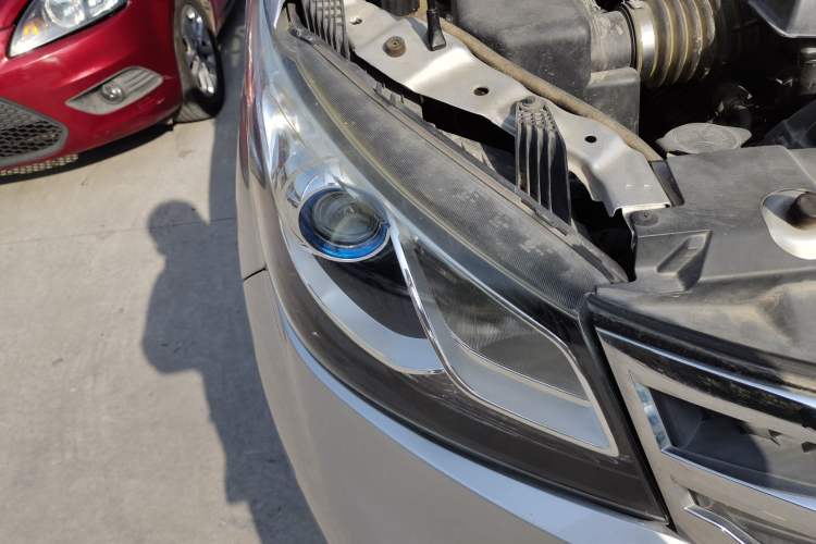 Used SAIC MAXUS G10 2016 2.0T Manual Elite Edition Right Front Headlight