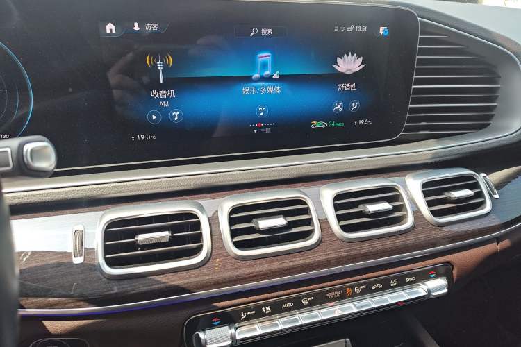 Used Mercedes-Benz GLE 2022 GLE 350 4MATIC Stylish Model Audio And AC Panel