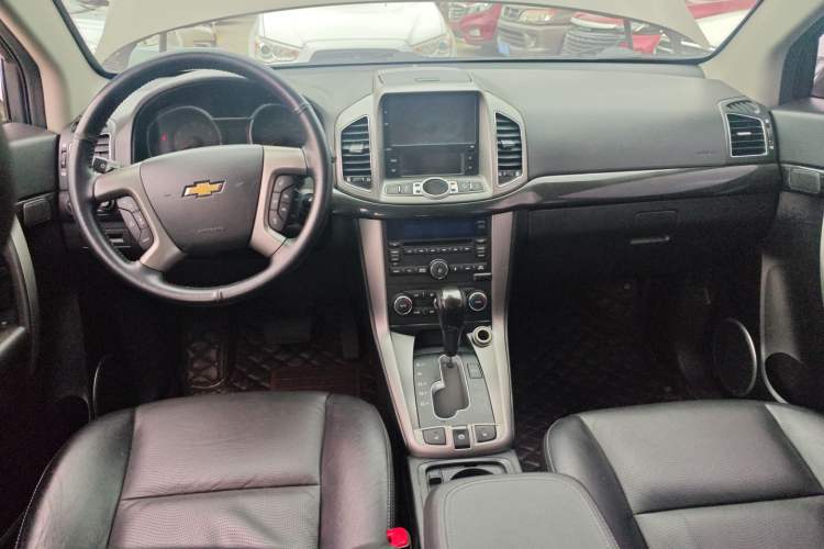 Used Chevrolet Captiva 2015 2.4L 4x4 Flagship Edition 7-Seater