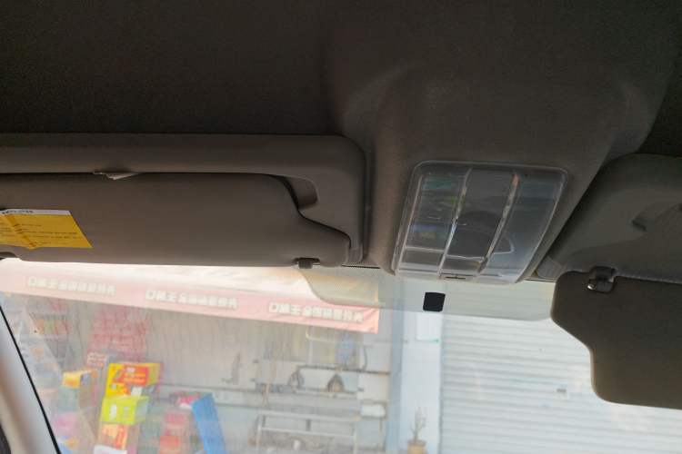 Used SAIC MAXUS Xintu V80 2021 2.0T Manual Classic City Delivery King Short Wheelbase Mid-Roof Design 3 Seats