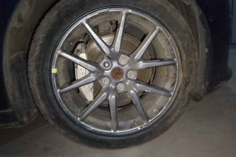 Used Tesla Model 3 2020 Revised Version Standard Range Rear-Wheel Drive – Upgraded Edition Right Front Wheel Hub