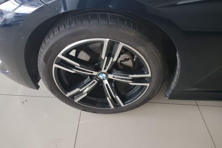 Used BMW 3 Series 2024 325i M Sport Package Left Front Wheel Hub