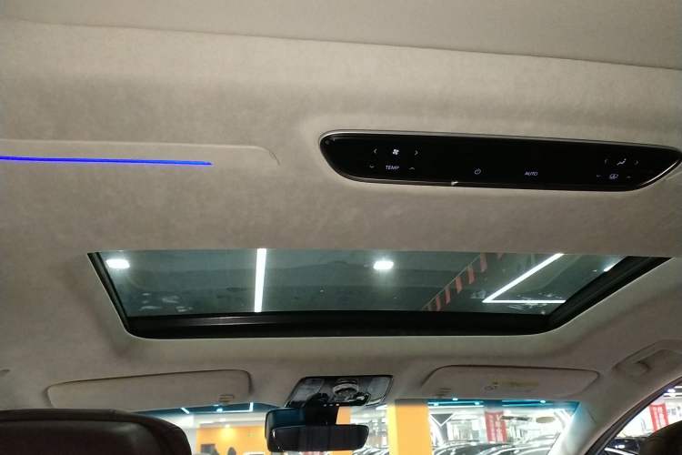 Used Buick Century 2023 2.0T Six-Seater Yinshi Edition
