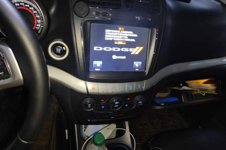 Used Dodge Journey 2013 2.4L Two-Wheel Drive Luxury Version
