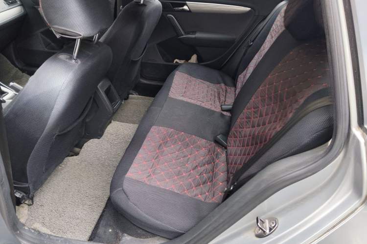 Used Volkswagen Gran Lavida 2013 1.6L Manual Fashion Model
