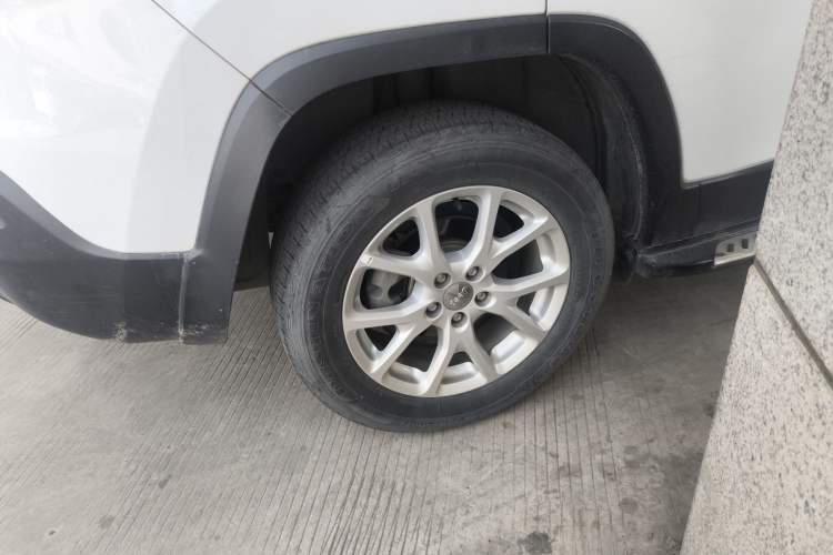 Used Jeep Cherokee 2016 2.4L Leading Edition
