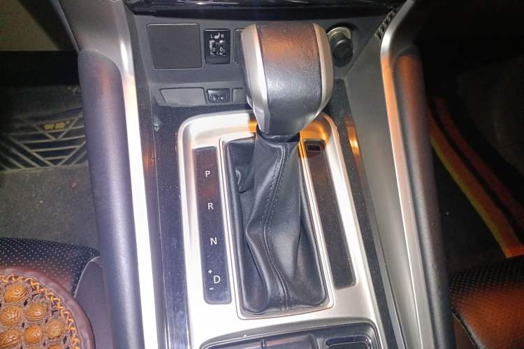 Used Mitsubishi Pajero  Gear Lever