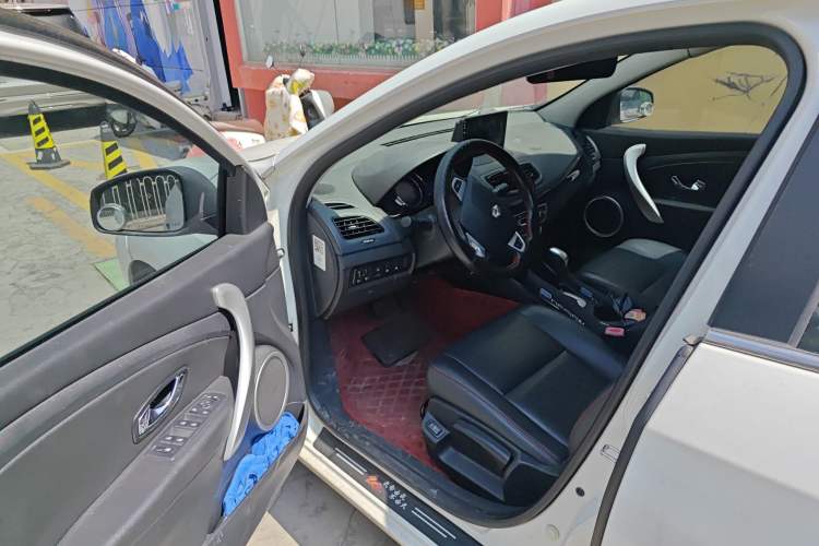 Used Renault Fluence 2013 2.0L Standard Edition
