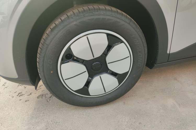 Used Geely Galaxy Geome 2026 Model 310km Youth Edition Left Front Wheel Hub