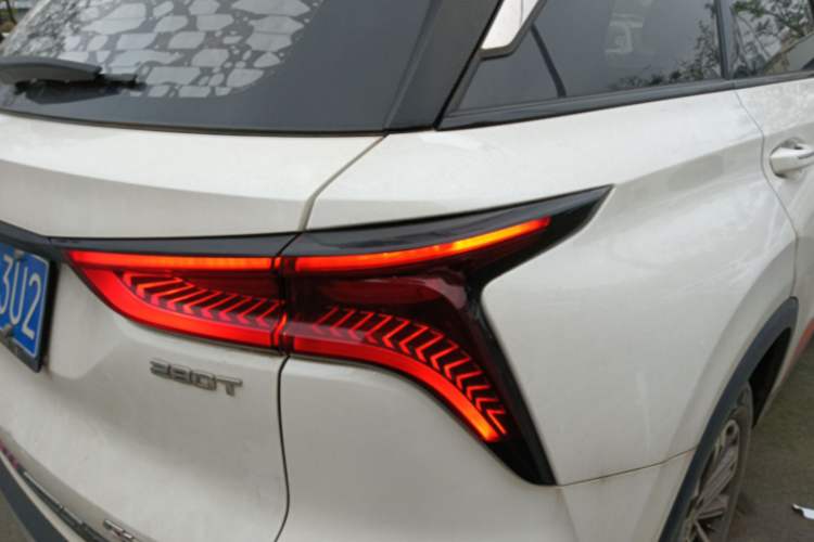 Used CHANGAN CS75 PLUS 2021 1.5T Automatic Luxury Version Right Rear Taillight