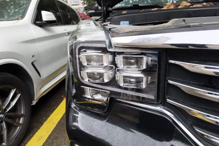 Used GAC Trumpchi GS8 2017 320T Four-Wheel Drive Luxury Smart Connectivity Version (7 Seats) Right Front Headlight