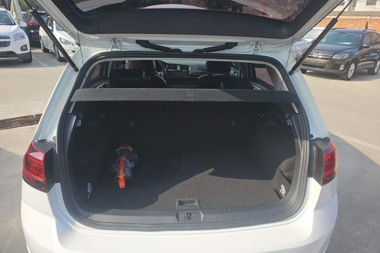 Used Volkswagen Golf 2018 230TSI Automatic Luxury Version
