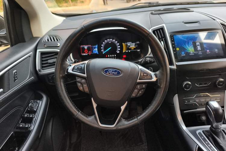 Used Ford Edge 2015 2.0T GTDi Two-Wheel-Drive High-Line Version Steering Wheel