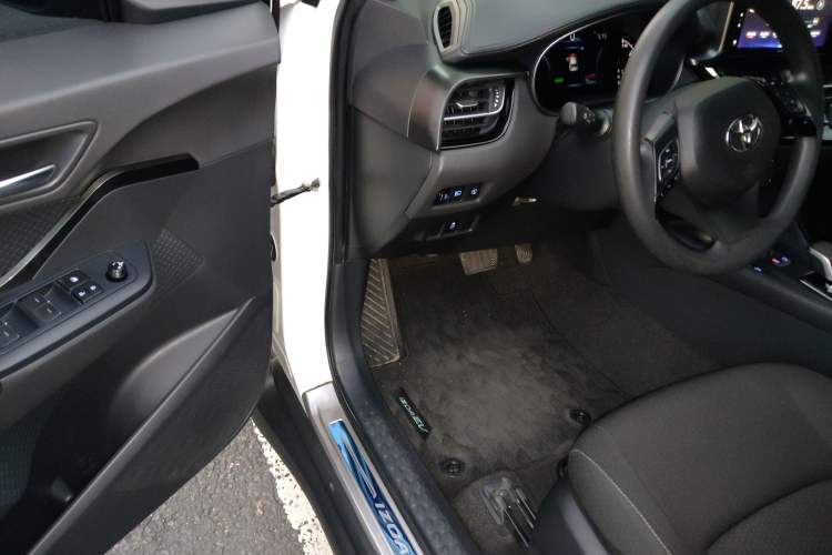 Used Toyota IZOA EV 2020 E·Smart Edition Driver Seat