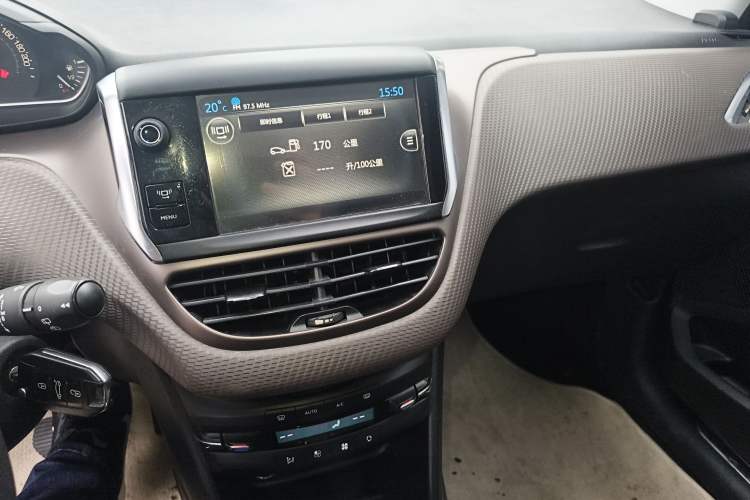 Used Peugeot 2008 2014 1.6L Automatic Fashion Edition Audio And AC Panel