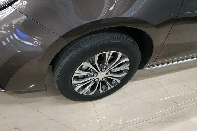 Used Buick GL8 2023 Land Executive Class Smart Enjoyment Model