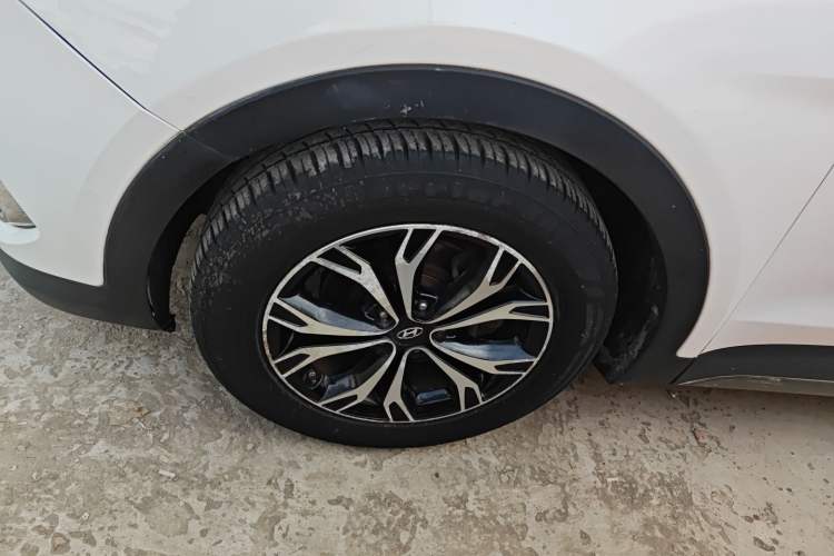 Used Hyundai Santa Fe 2017 2.4L Automatic Two-Wheel Drive Smart Version 5 Seats
