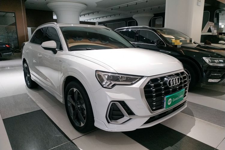 Used Audi Q3 2022 35 TFSI Fashion Dynamic Model Front Right 45 Deg