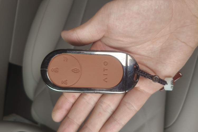 Used Hima AITO M8 2025 Extended-Range Max Version 37 kWh 5-Seater Vehicle Key