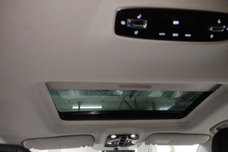 Used Roewe iMAX8 2022 400TGI Celebration Edition