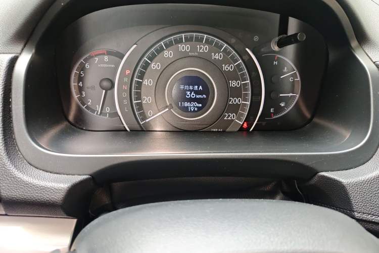 Used Honda CR-V 2015 2.4L two-wheel drive luxury version Odometer Close Up