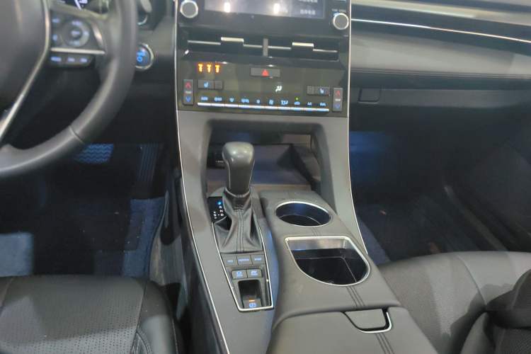 Used Toyota Avalon 2019 Dual-Engine 2.5L XLE Prestige Version China VI Standard