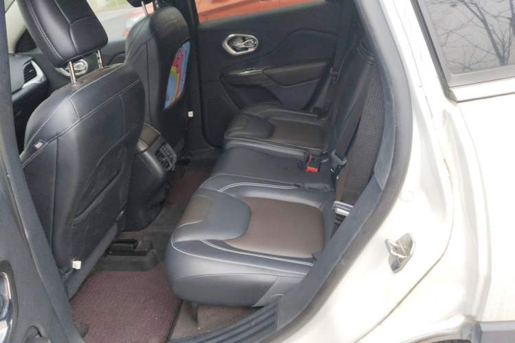 Used Jeep Cherokee 2016 2.4L All-in-One Edition
