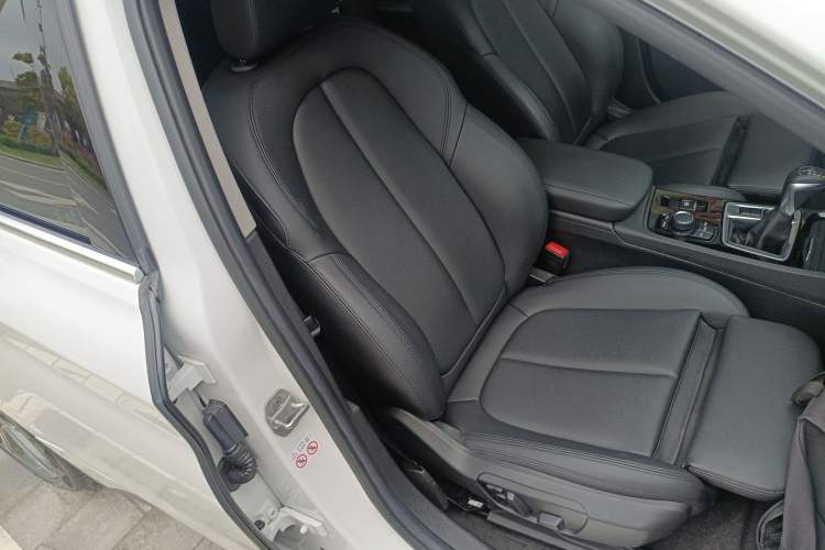 Used BMW 1 Series 2018 118i Sport Edition Right Front Seat