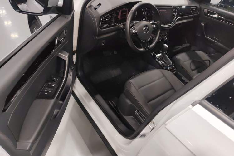 Used Volkswagen T-ROC 2021 280TSI DSG Two-Wheel Drive Comfort Connect Edition Driver Seat