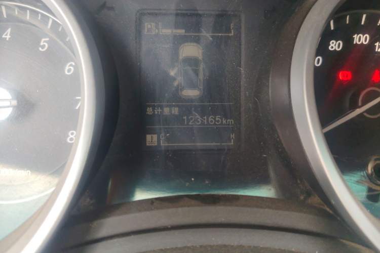 Used Baojun 730 2016 1.5L Manual Value Edition 8 Seats China V Emission Standard Odometer Close Up