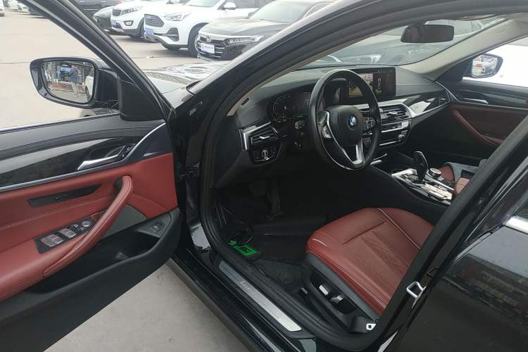 Used BMW 5 Series 2022 Restyled 525Li Luxury Package Driver Seat