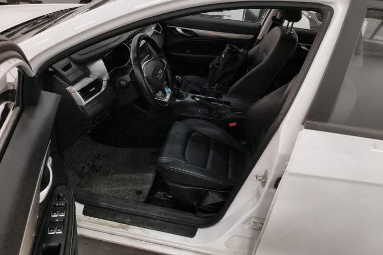 Used Geely Auto Emgrand 2019 Leading Edition 1.5L Manual Luxury Model China V Standard Left Front Seat
