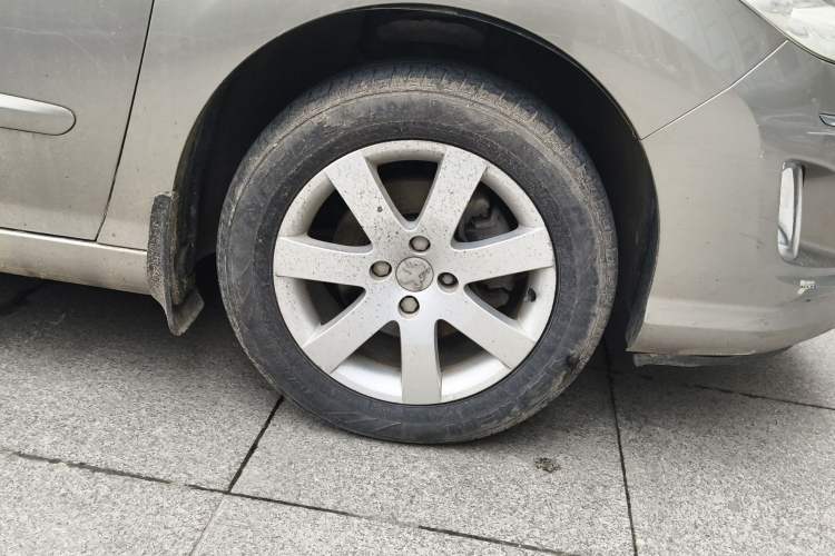 Used Peugeot 408 2011 1.6L Manual Comfort Edition
