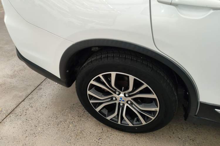 Used Mitsubishi Outlander 2018 2.0L Two-Wheel-Drive Jiale Edition 7-Seater