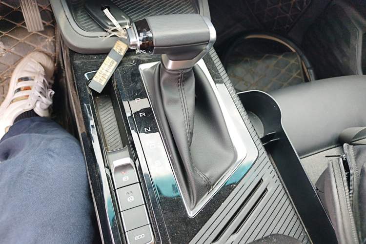 Used Baojun RM-5 2019 1.5T CVT Elite Version with 24-Hour Online Service 5 Seats Gear Lever